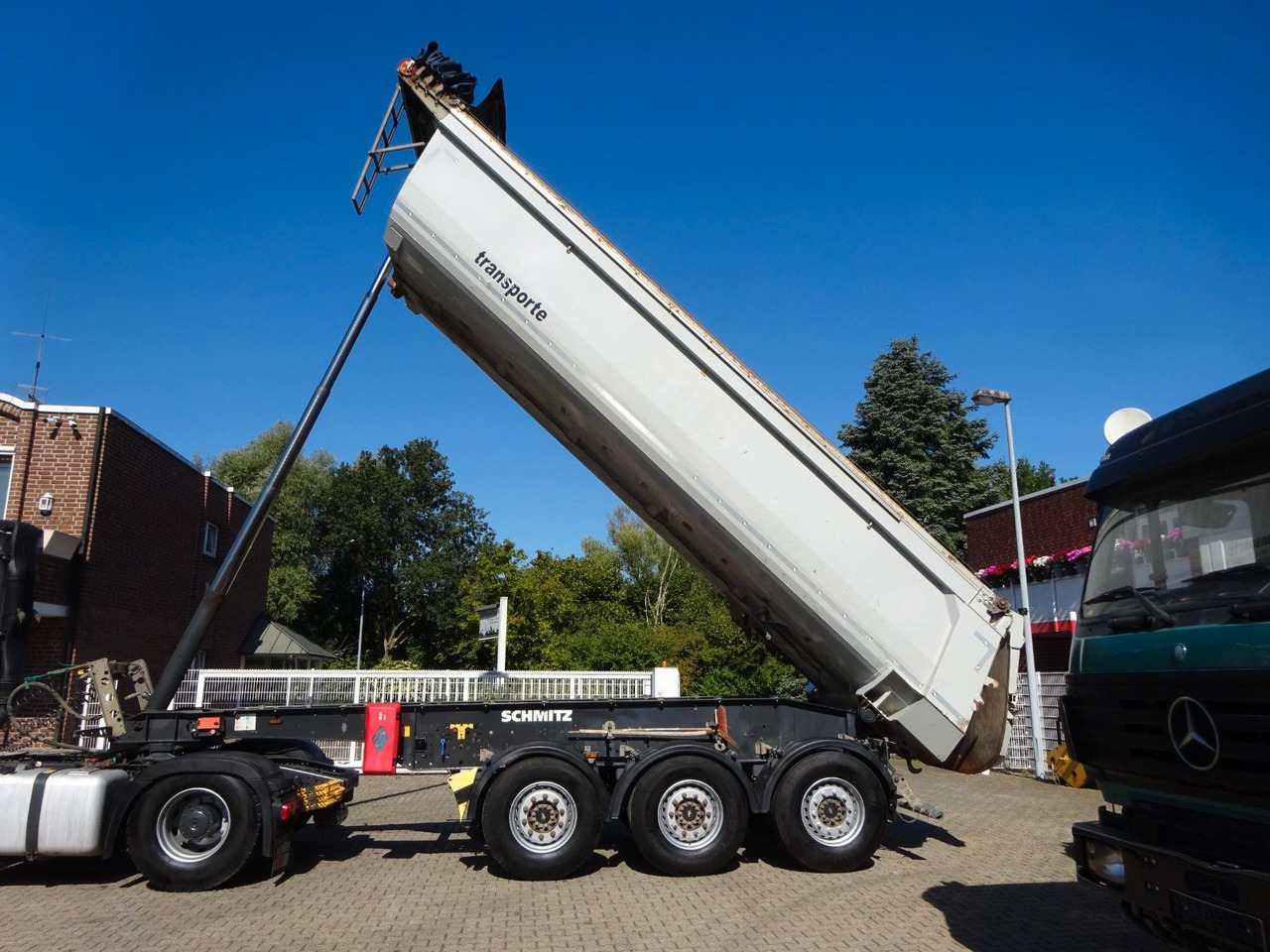 Schmitz Cargobull Kippauflieger mit 3 Achsen ca. 24 m³ 5x Bestand - סמיטריילר עם מזהיר: תמונה 1 Schmitz Cargobull Kippauflieger mit 3 Achsen ca. 24 m³ 5x Bestand - סמיטריילר עם מזהיר: תמונה 1