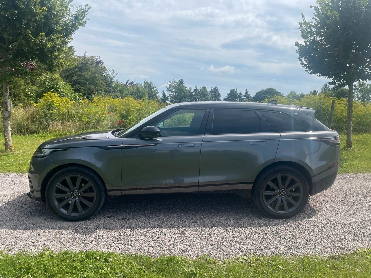 Land Rover Range Rover Velar R-Dynamic 3.0D 4WD Land Rover Velar R-Dynamic 3.0D 4WD *LKW zullasung: 2 sitze - SUV: תמונה 2 Land Rover Range Rover Velar R-Dynamic 3.0D 4WD Land Rover Velar R-Dynamic 3.0D 4WD *LKW zullasung: 2 sitze - SUV: תמונה 2