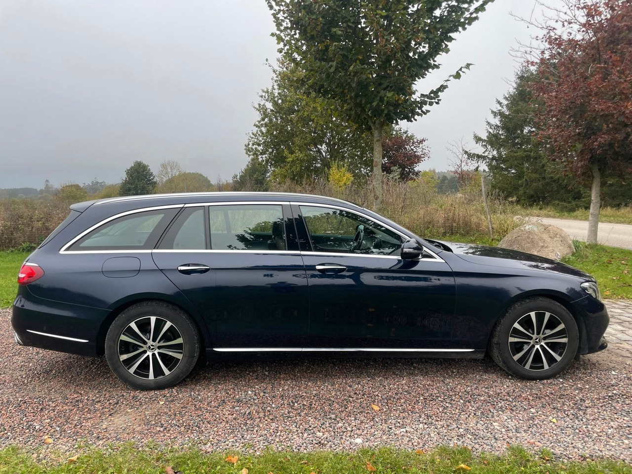 Mercedes-Benz E 220 T-Modell E 220 d *4Matic* - רכב סטיישן: תמונה 5 Mercedes-Benz E 220 T-Modell E 220 d *4Matic* - רכב סטיישן: תמונה 5