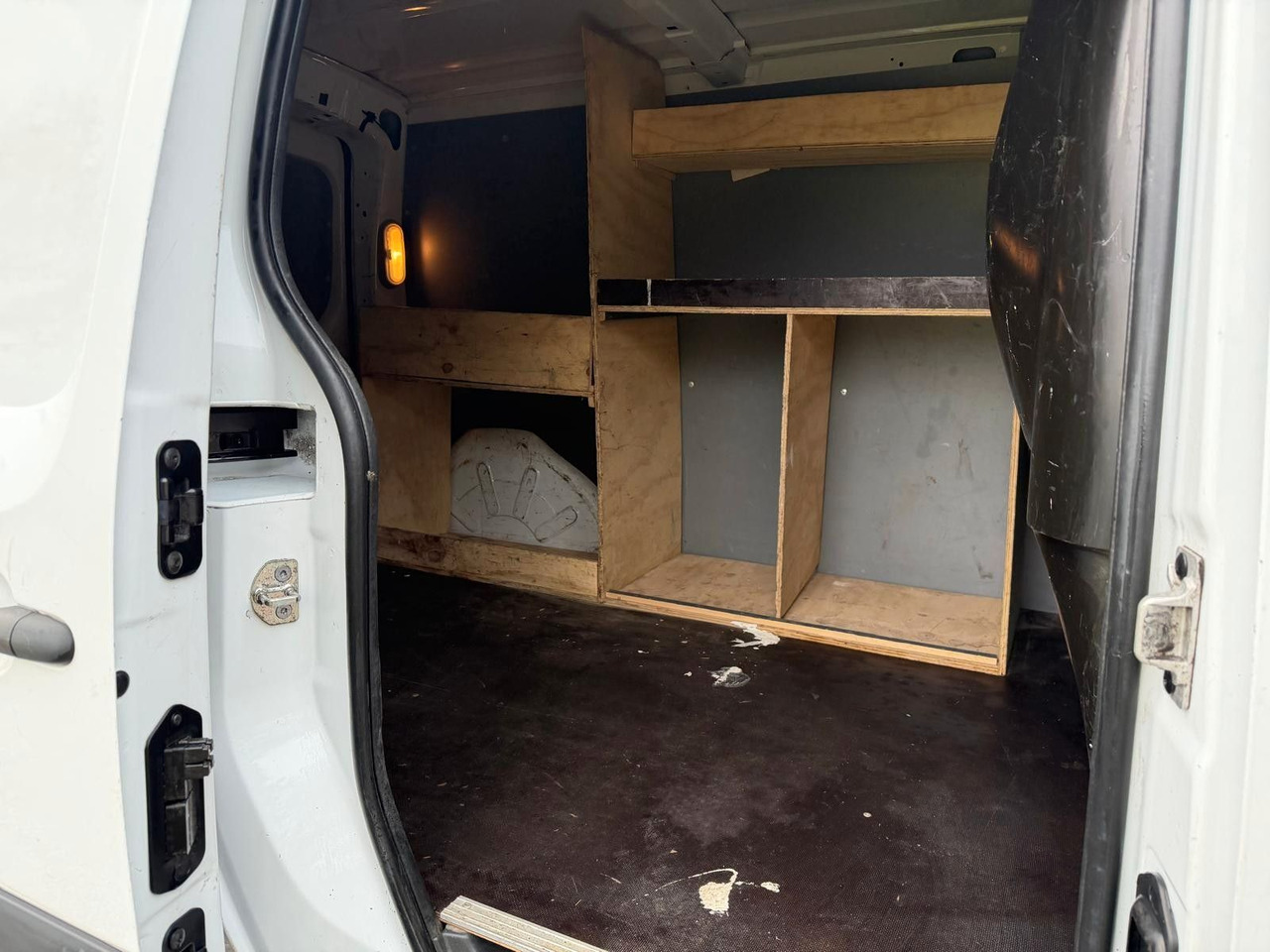 כלי רכב מסחרי קטן Renault Kangoo Rapid 1.5 DCI Basis LONG: תמונה 17 כלי רכב מסחרי קטן Renault Kangoo Rapid 1.5 DCI Basis LONG: תמונה 17