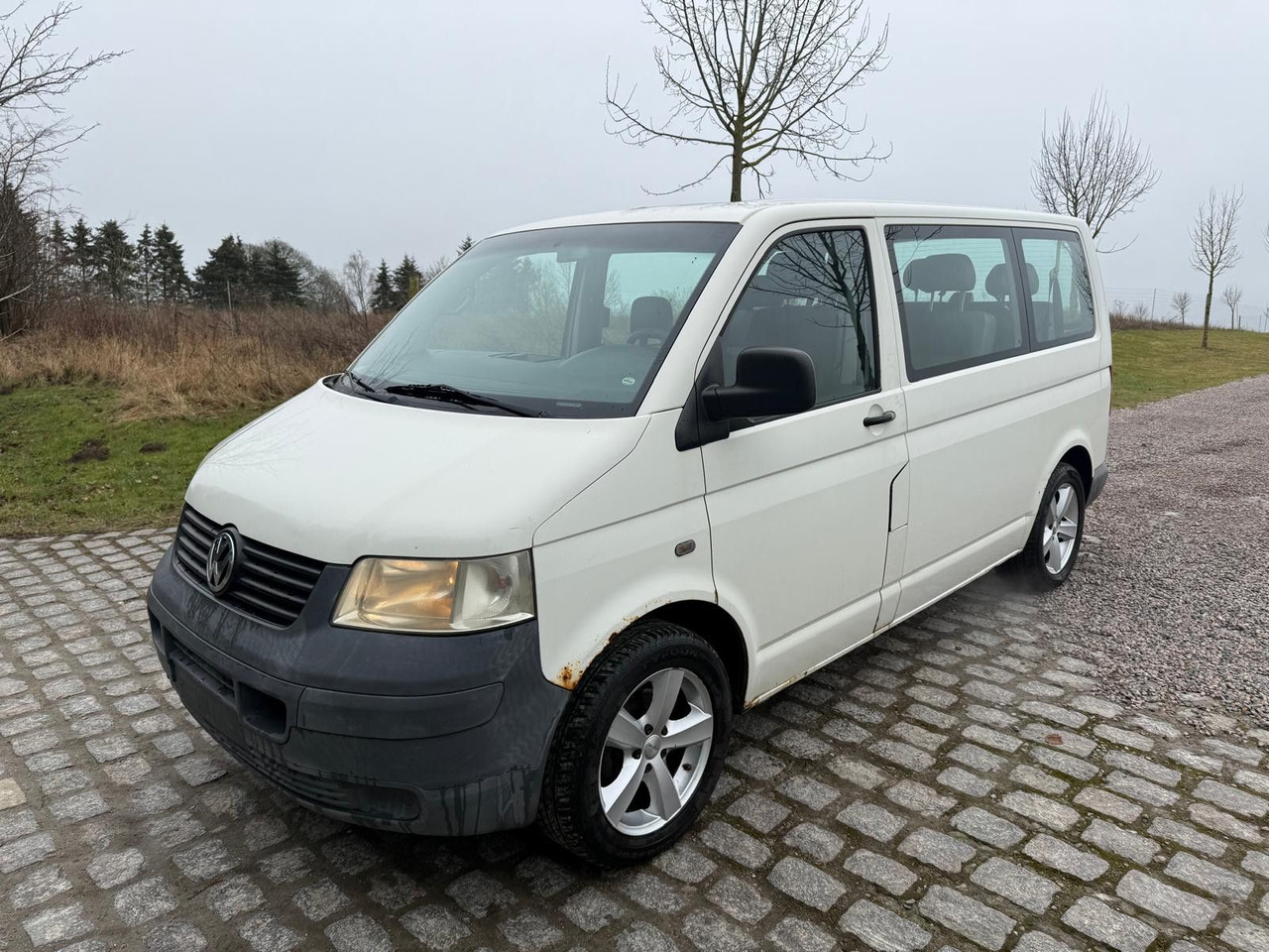 Volkswagen T5 Transporter 1.9 TDI *9 Sitze * 3900 € - כלי רכב מסחרי לנוסעים: תמונה 2 Volkswagen T5 Transporter 1.9 TDI *9 Sitze * 3900 € - כלי רכב מסחרי לנוסעים: תמונה 2