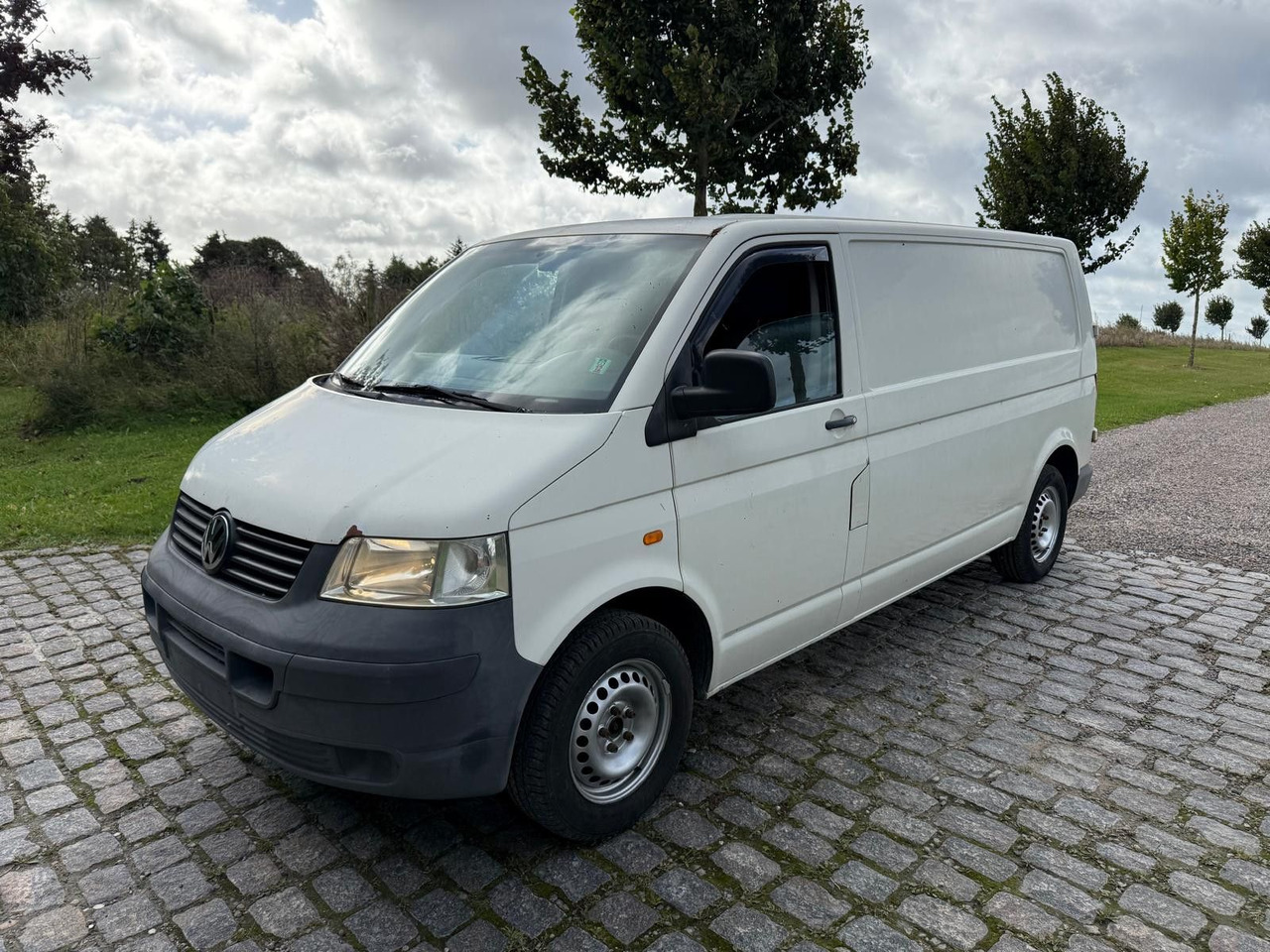 Volkswagen T5 Transporter 2.5 TDI Kasten lang *2500 € - כלי רכב מסחרי קטן: תמונה 2 Volkswagen T5 Transporter 2.5 TDI Kasten lang *2500 € - כלי רכב מסחרי קטן: תמונה 2
