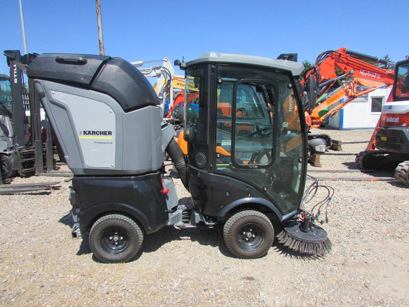 Kärcher MIC 26 Kehrmaschine 19.900 EUR - קרון נגרר חקלאי: תמונה 1 Kärcher MIC 26 Kehrmaschine 19.900 EUR - קרון נגרר חקלאי: תמונה 1