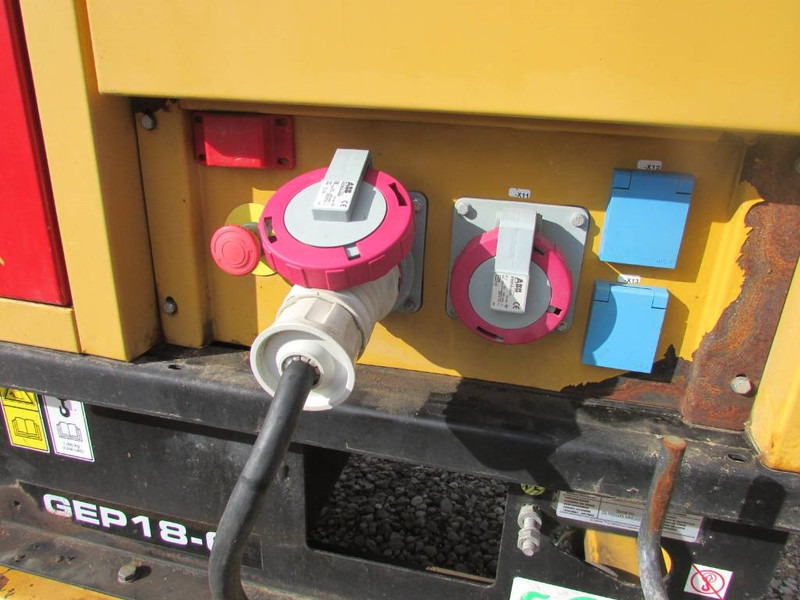 Olympian GEP 18-6 Lichtmast Zeppelin Lichtgiraffe Anhänger - ערכת גנרטורים: תמונה 4 Olympian GEP 18-6 Lichtmast Zeppelin Lichtgiraffe Anhänger - ערכת גנרטורים: תמונה 4