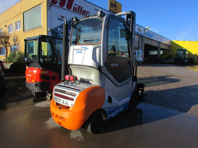 Still RX 70-30 H Hybrid / Diesel Stapler - מלגזת סולר: תמונה 2 Still RX 70-30 H Hybrid / Diesel Stapler - מלגזת סולר: תמונה 2