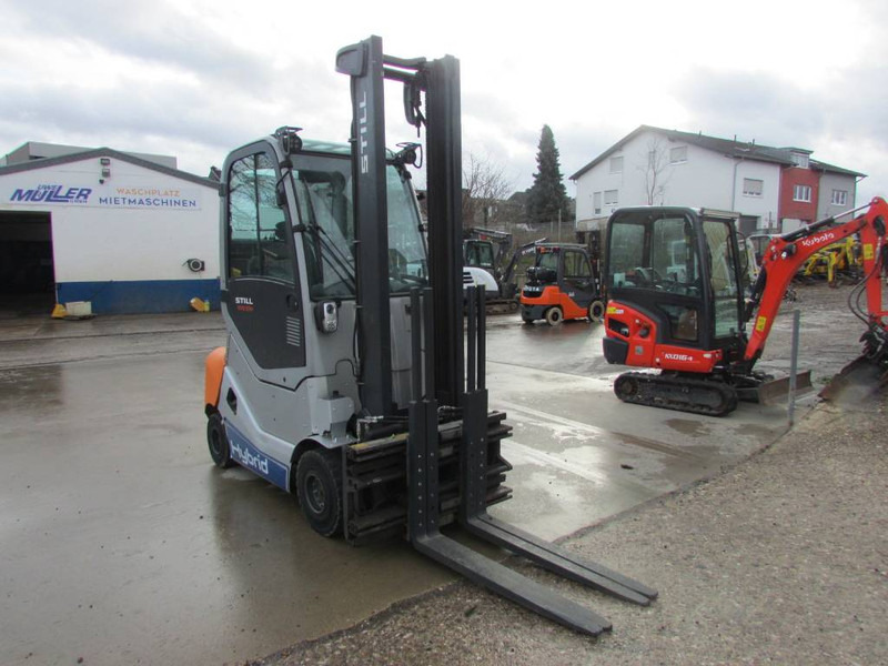 Still RX 70-30 H Hybrid / Diesel Stapler - מלגזת סולר: תמונה 2 Still RX 70-30 H Hybrid / Diesel Stapler - מלגזת סולר: תמונה 2