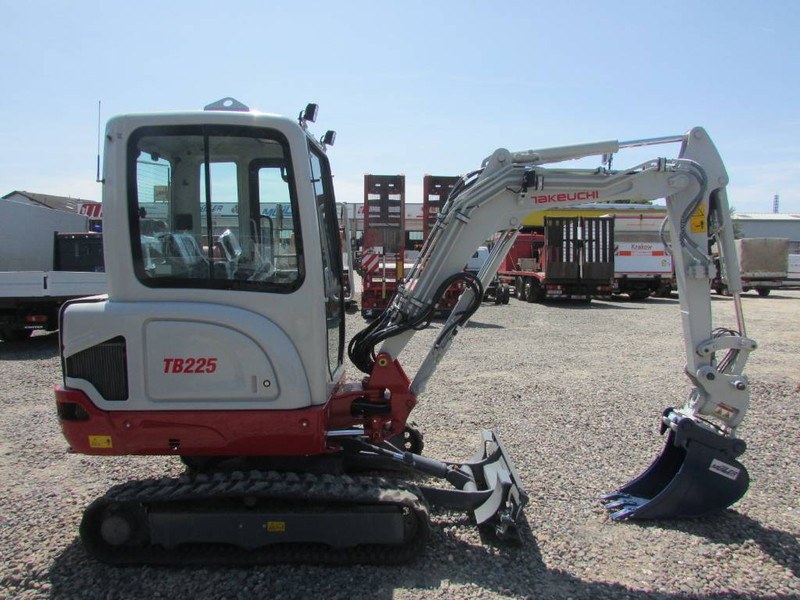 Takeuchi TB 225 Minibagger 44.000 EUR - מיני מחפר: תמונה 5 Takeuchi TB 225 Minibagger 44.000 EUR - מיני מחפר: תמונה 5