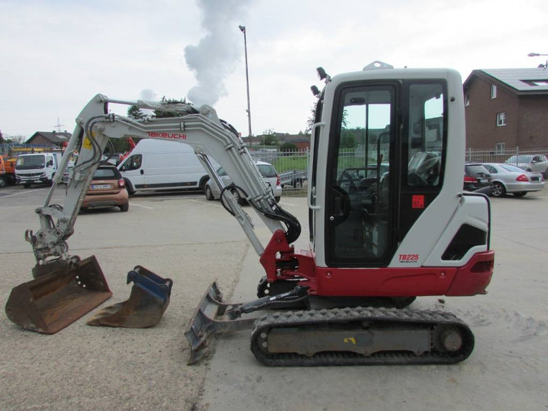 Takeuchi TB225 V3 Minibagger 32.000 EUR net - מיני מחפר: תמונה 4 Takeuchi TB225 V3 Minibagger 32.000 EUR net - מיני מחפר: תמונה 4