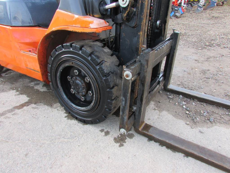 Toyota 62-7 FDF 30 Diesel Gabelstapler 10.500 EUR - מלגזת סולר: תמונה 3 Toyota 62-7 FDF 30 Diesel Gabelstapler 10.500 EUR - מלגזת סולר: תמונה 3