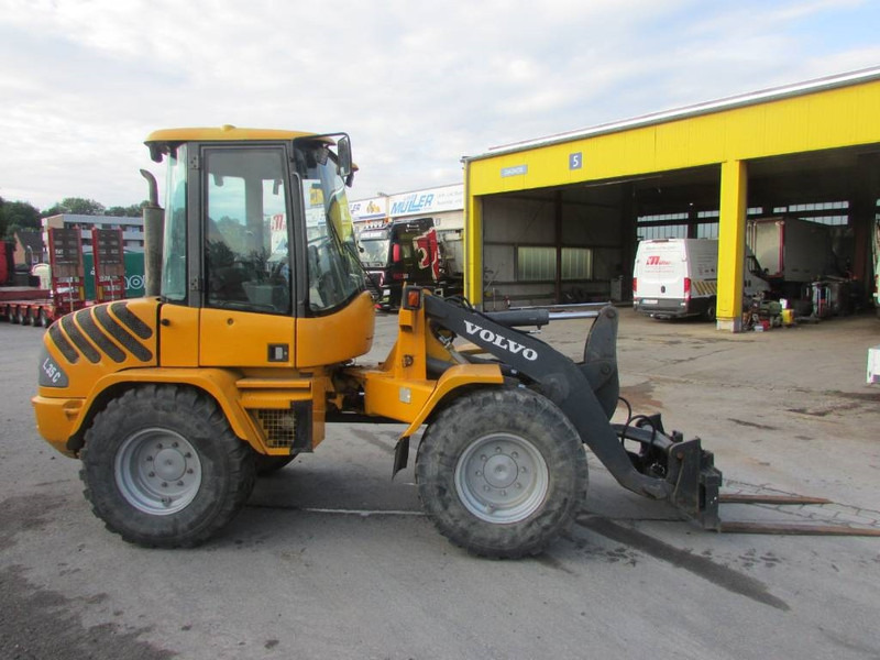 Volvo L 35 B-Z Radlader 16.000 EUR - מעמיס גלגלים: תמונה 4 Volvo L 35 B-Z Radlader 16.000 EUR - מעמיס גלגלים: תמונה 4