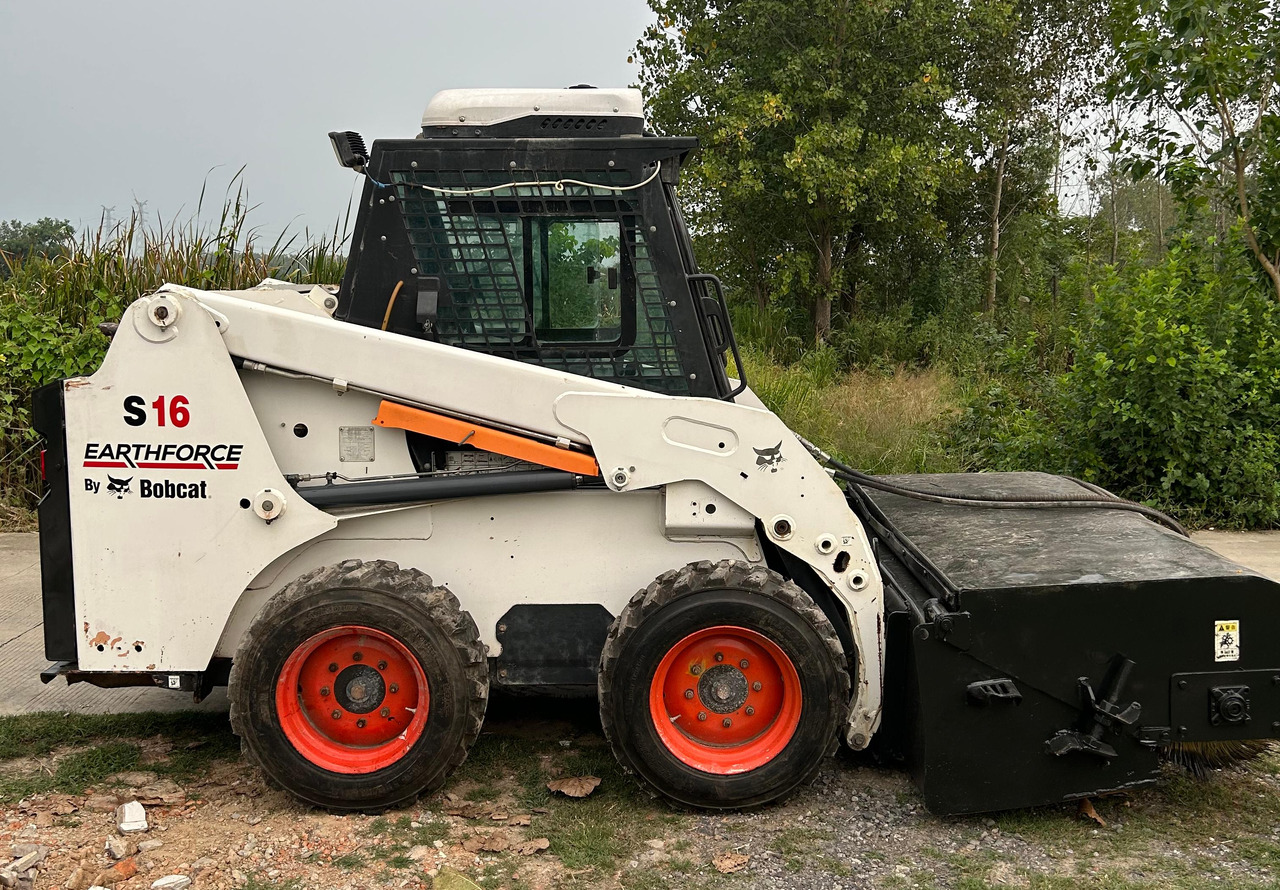BOBCAT S16 - מעמיס היגוי החלקה: תמונה 1 BOBCAT S16 - מעמיס היגוי החלקה: תמונה 1