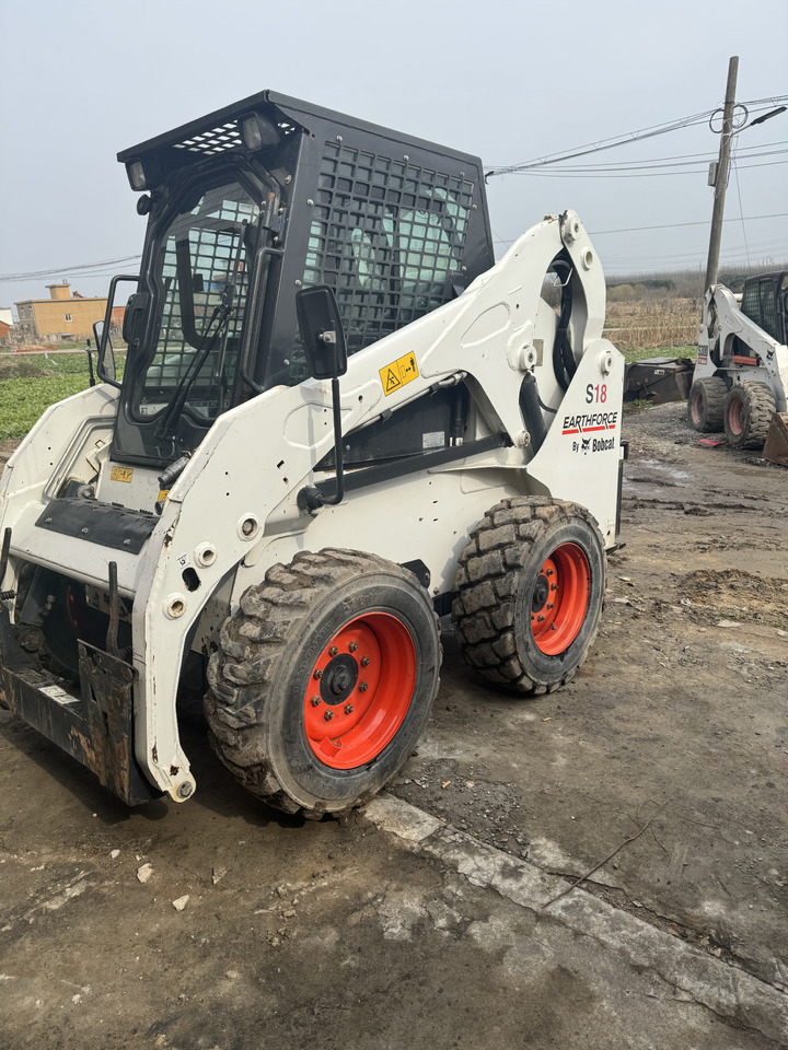 BOBCAT S18 - מעמיס היגוי החלקה: תמונה 3 BOBCAT S18 - מעמיס היגוי החלקה: תמונה 3