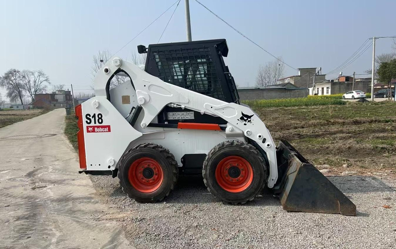 BOBCAT S18 - מעמיס היגוי החלקה: תמונה 1 BOBCAT S18 - מעמיס היגוי החלקה: תמונה 1