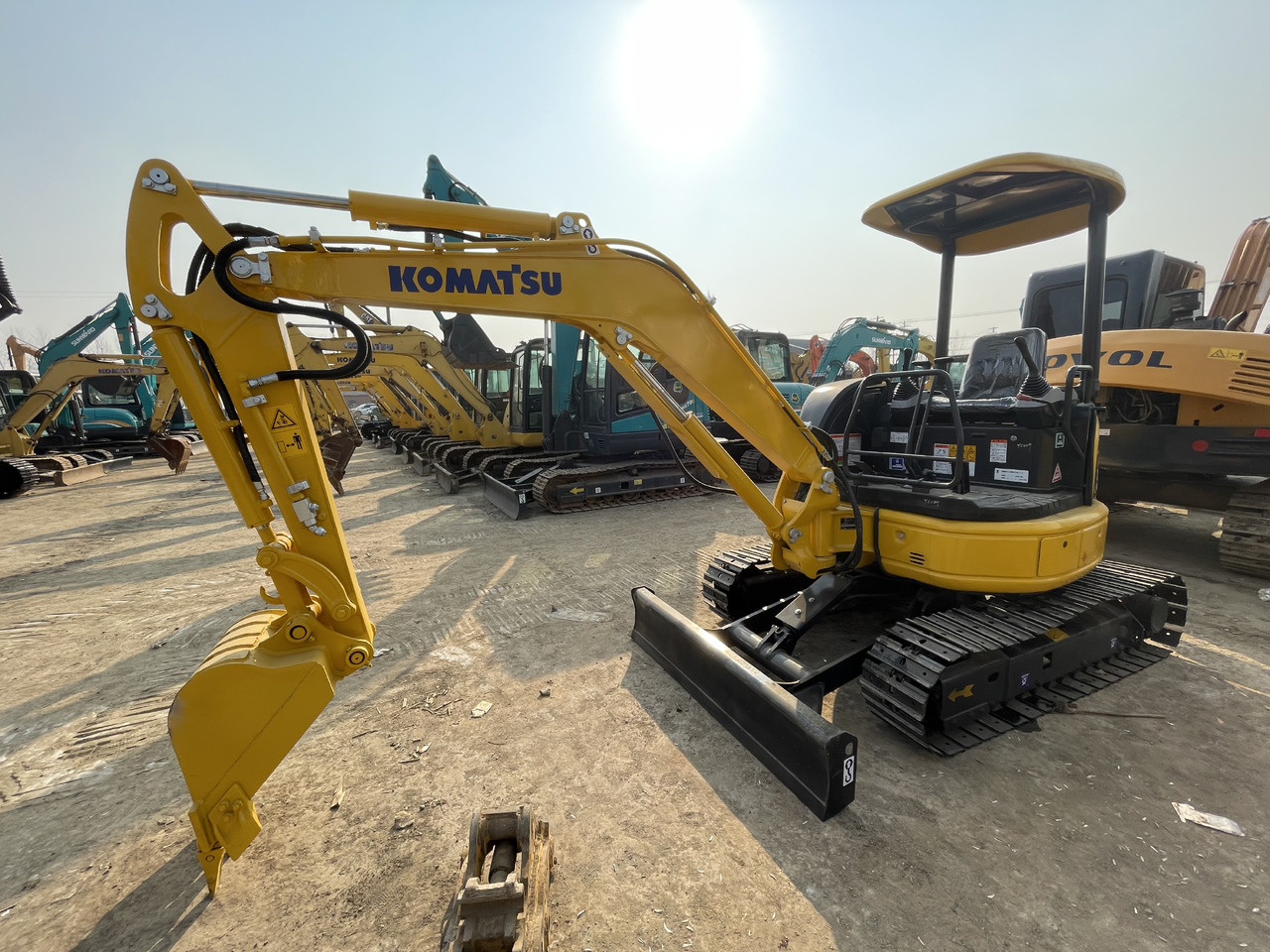 KOMATSU PC 35 MR-3 - מחפר סורק: תמונה 2 KOMATSU PC 35 MR-3 - מחפר סורק: תמונה 2