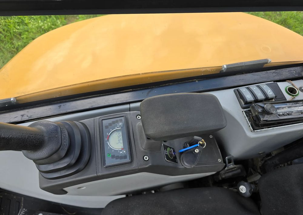 Caterpillar - מיני מחפר: תמונה 4 Caterpillar - מיני מחפר: תמונה 4