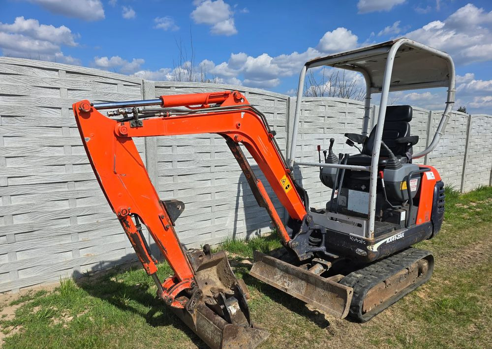Kubota - מיני מחפר: תמונה 2 Kubota - מיני מחפר: תמונה 2