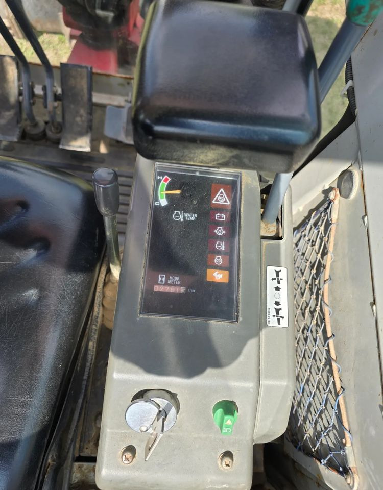 Takeuchi - מיני מחפר: תמונה 3 Takeuchi - מיני מחפר: תמונה 3