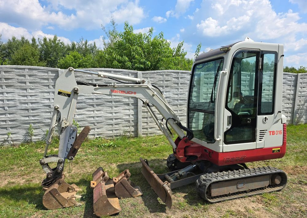 Takeuchi - מיני מחפר: תמונה 1 Takeuchi - מיני מחפר: תמונה 1