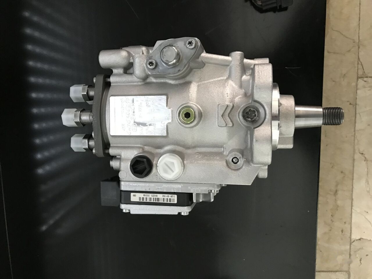 Bosch 2018 51111037611 MAN - משאבת דלק עבור משאית: תמונה 2 Bosch 2018 51111037611 MAN - משאבת דלק עבור משאית: תמונה 2