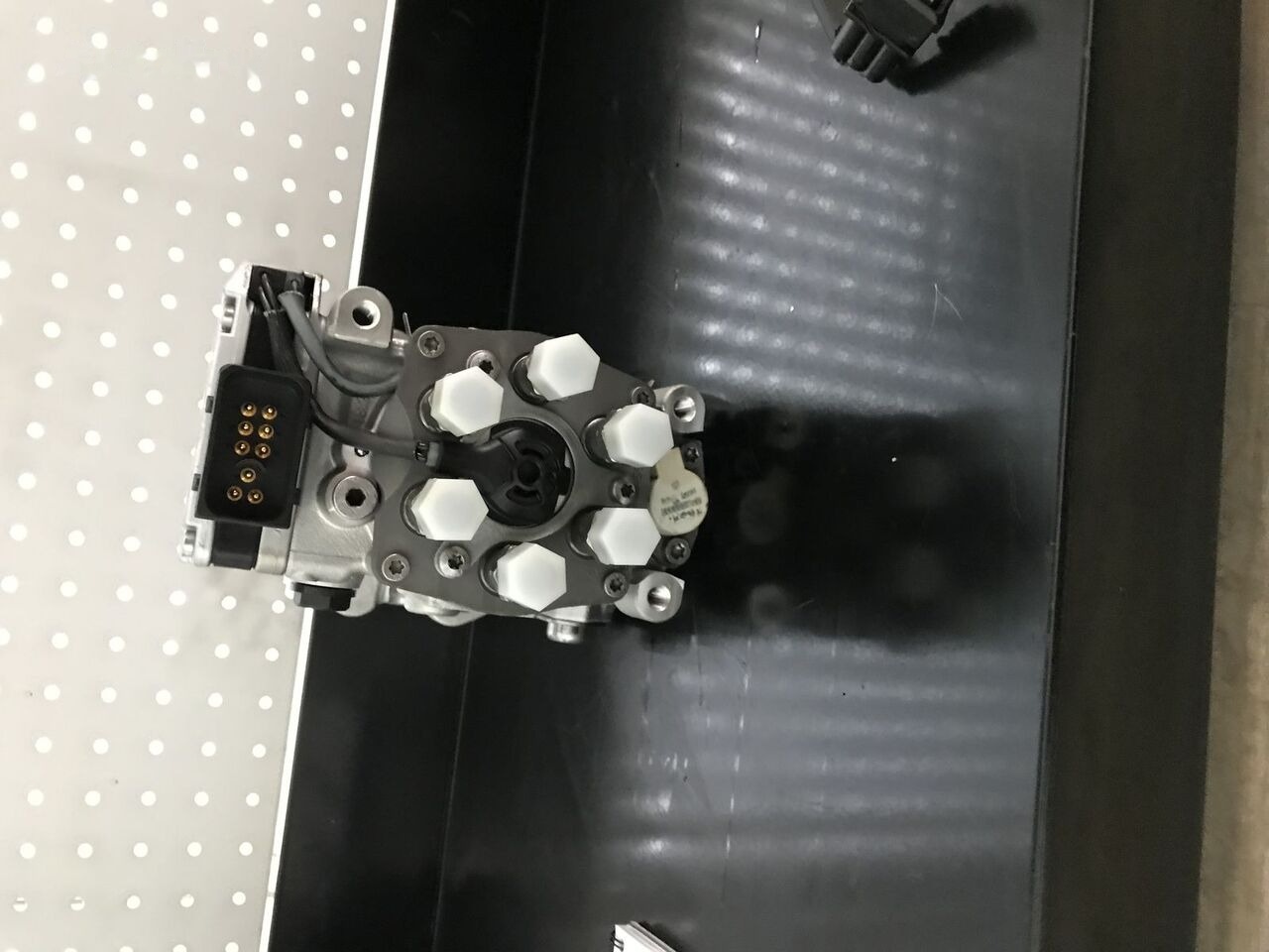 Bosch 2018 51111037611 MAN - משאבת דלק עבור משאית: תמונה 1 Bosch 2018 51111037611 MAN - משאבת דלק עבור משאית: תמונה 1