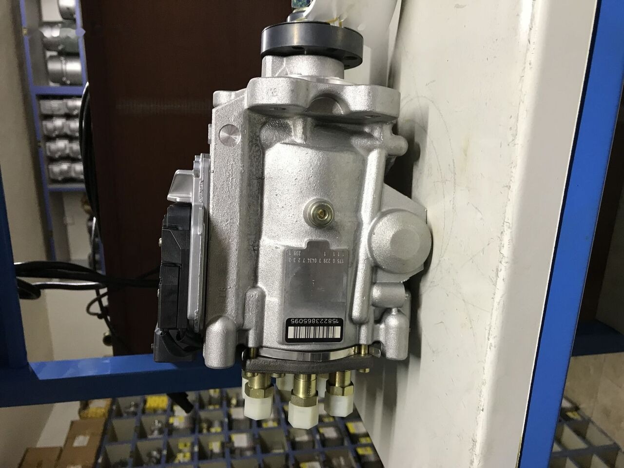 Bosch 2018 51965010612 MAN - משאבת דלק עבור משאית: תמונה 3 Bosch 2018 51965010612 MAN - משאבת דלק עבור משאית: תמונה 3