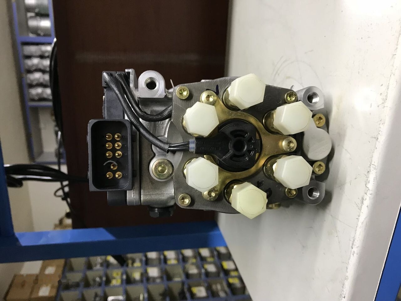 Bosch 2018 51965010612 MAN - משאבת דלק עבור משאית: תמונה 2 Bosch 2018 51965010612 MAN - משאבת דלק עבור משאית: תמונה 2