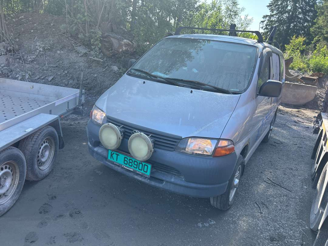 2005 Varebil TOYOTA HIACE 4WD EU-Godkjent - כלי רכב מסחרי עם לוח: תמונה 1 2005 Varebil TOYOTA HIACE 4WD EU-Godkjent - כלי רכב מסחרי עם לוח: תמונה 1