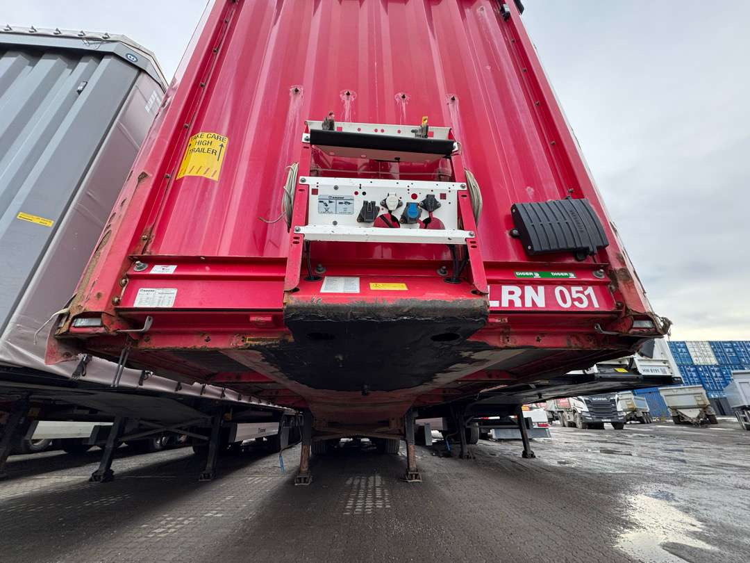 2015 KRONE Profi Line / MEGA / Curtain / Lifting roof - סמיטריילר עם וילונות צד: תמונה 4 2015 KRONE Profi Line / MEGA / Curtain / Lifting roof - סמיטריילר עם וילונות צד: תמונה 4