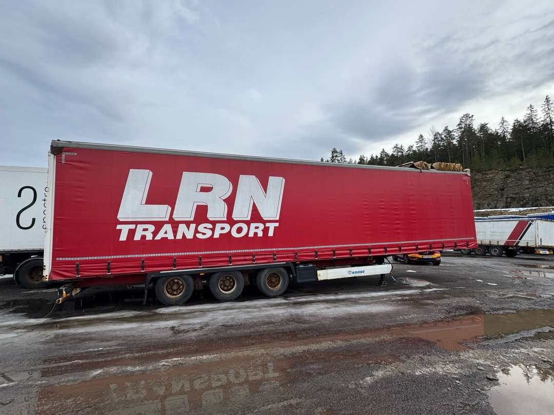 2015 KRONE Profi Liner / MEGA / Curtain / Lifting roof - סמיטריילר עם וילונות צד: תמונה 2 2015 KRONE Profi Liner / MEGA / Curtain / Lifting roof - סמיטריילר עם וילונות צד: תמונה 2
