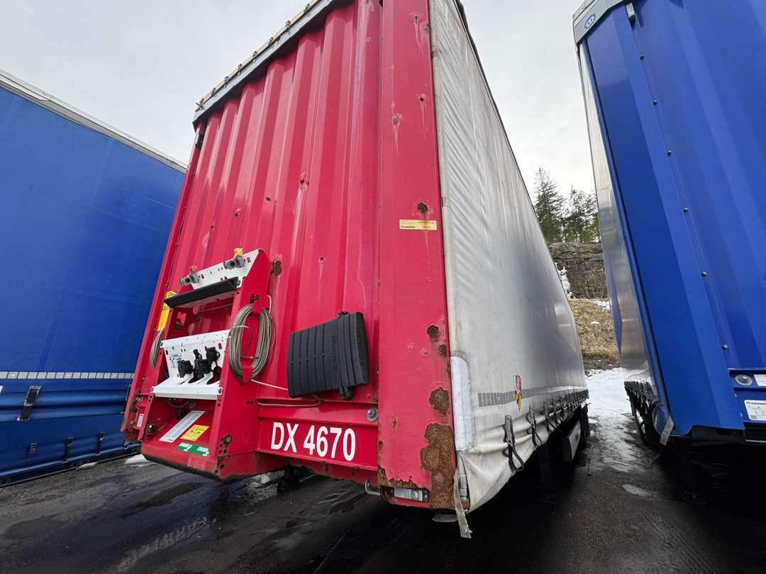 2015 KRONE Profi Liner / MEGA / Curtain / Lifting roof - סמיטריילר עם וילונות צד: תמונה 5 2015 KRONE Profi Liner / MEGA / Curtain / Lifting roof - סמיטריילר עם וילונות צד: תמונה 5