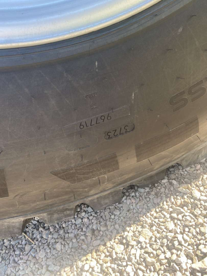 2023 Nokian Hakkapeliitta TRI industrihjul - כלי/ ציוד: תמונה 4 2023 Nokian Hakkapeliitta TRI industrihjul - כלי/ ציוד: תמונה 4