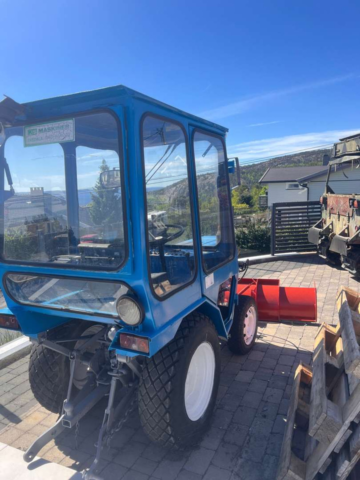 טרקטור חקלאי Iseki TX1500 brøyteskjær og feiekost: תמונה 8