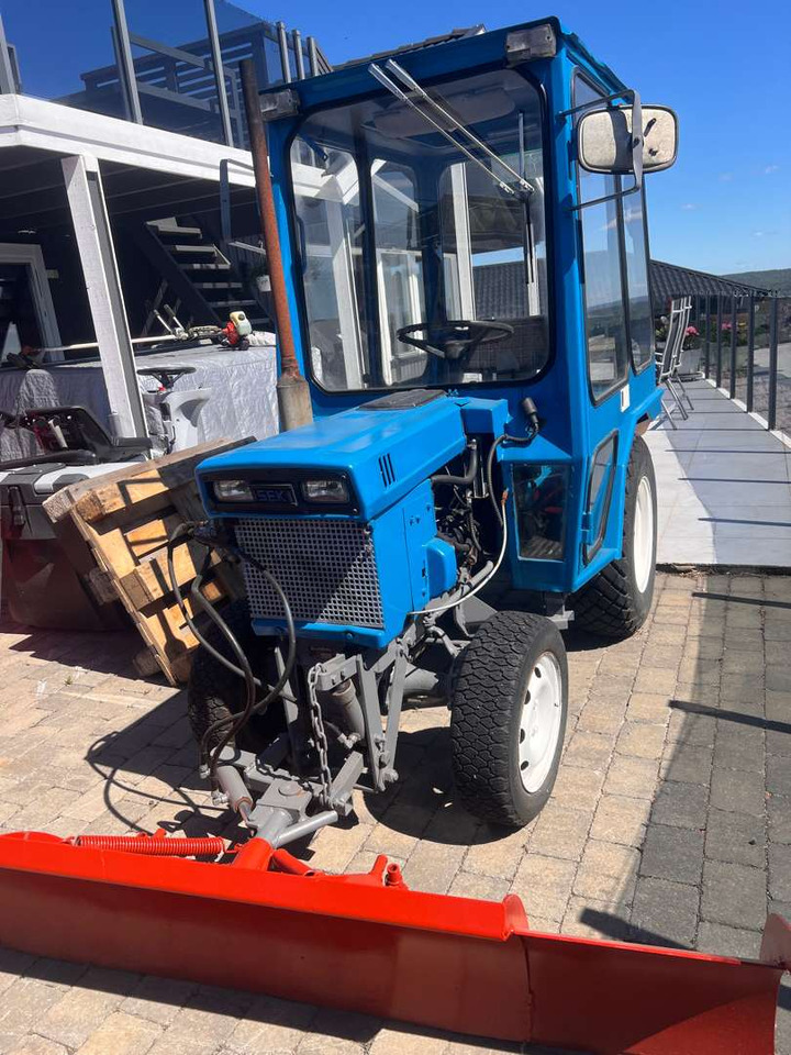 Iseki TX1500 brøyteskjær og feiekost - טרקטור חקלאי: תמונה 5 Iseki TX1500 brøyteskjær og feiekost - טרקטור חקלאי: תמונה 5