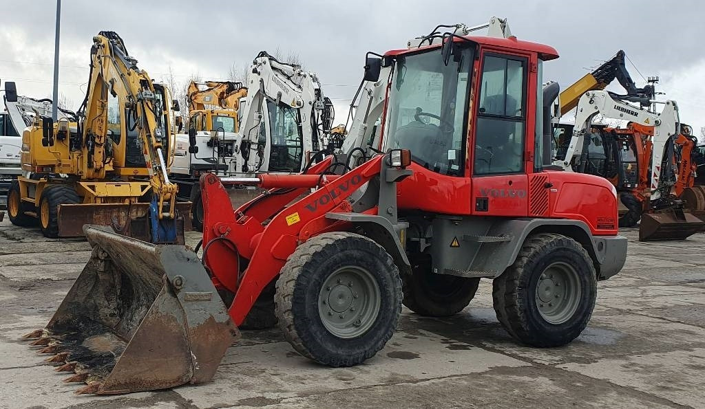 Volvo L 30 G - מעמיס גלגלים: תמונה 1 Volvo L 30 G - מעמיס גלגלים: תמונה 1