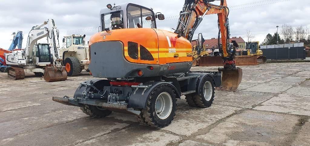 Wacker Neuson Ew100 z rototiltem - מחפר גלגלים: תמונה 4 Wacker Neuson Ew100 z rototiltem - מחפר גלגלים: תמונה 4