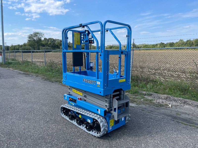 Fronteq FS0507T Tracked Scissor Lift - מעלית מספריים: תמונה 3 Fronteq FS0507T Tracked Scissor Lift - מעלית מספריים: תמונה 3
