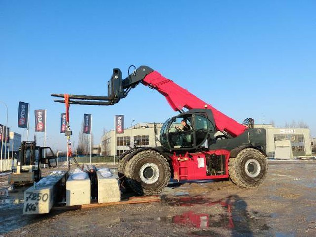 MAGNI HTH 30.12 | 2015 - מפעיל טלסקופי: תמונה 1 MAGNI HTH 30.12 | 2015 - מפעיל טלסקופי: תמונה 1