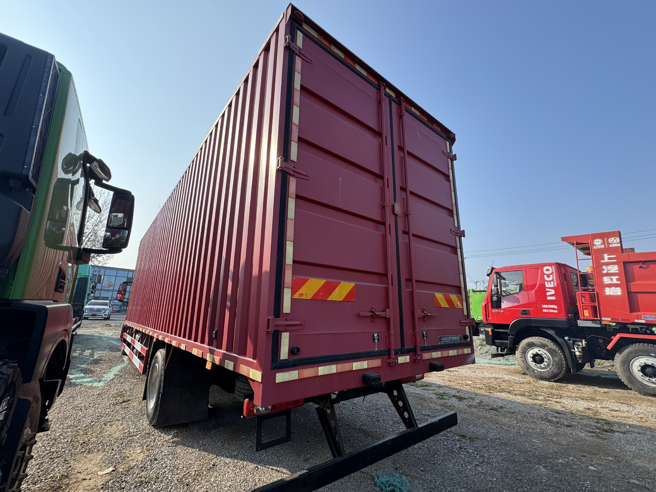 HONGYAN HEAVY TRUCK - משאית תיבה: תמונה 4 HONGYAN HEAVY TRUCK - משאית תיבה: תמונה 4
