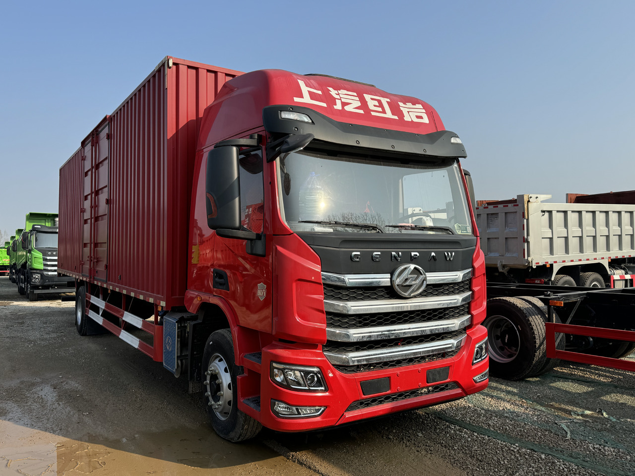 HONGYAN HEAVY TRUCK - משאית תיבה: תמונה 1 HONGYAN HEAVY TRUCK - משאית תיבה: תמונה 1
