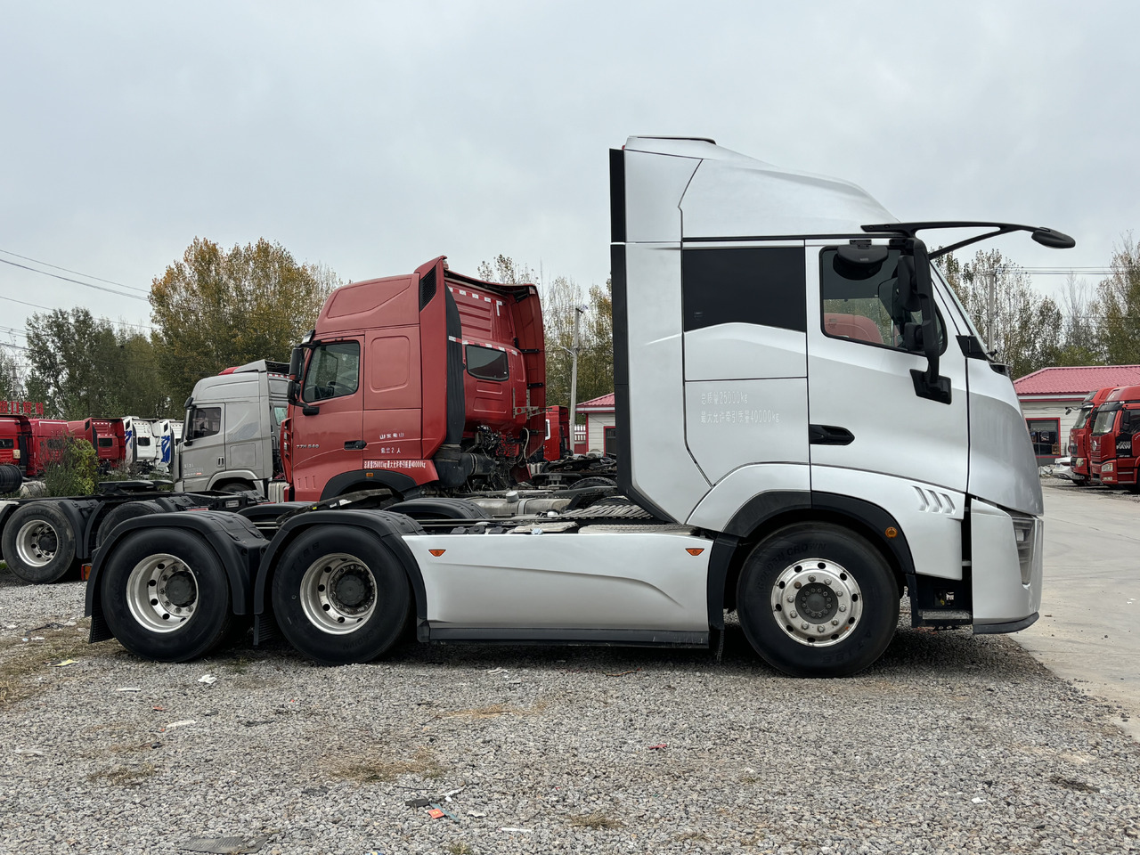 SINOTRUCK HOWO YELLOW RIVER - יחידת טרקטור: תמונה 4 SINOTRUCK HOWO YELLOW RIVER - יחידת טרקטור: תמונה 4