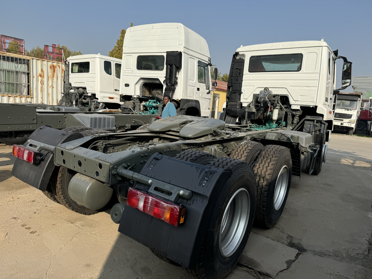SINOTRUCK HOWO  - יחידת טרקטור: תמונה 3 SINOTRUCK HOWO  - יחידת טרקטור: תמונה 3