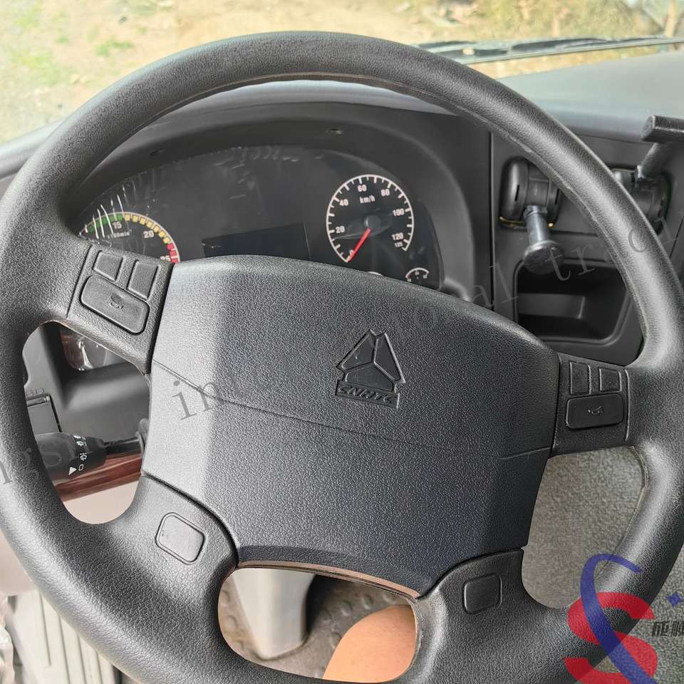 SINOTRUK HOWO HOWO 371HP - מוביל מכולות/ משאית החלפת גוף: תמונה 3 SINOTRUK HOWO HOWO 371HP - מוביל מכולות/ משאית החלפת גוף: תמונה 3