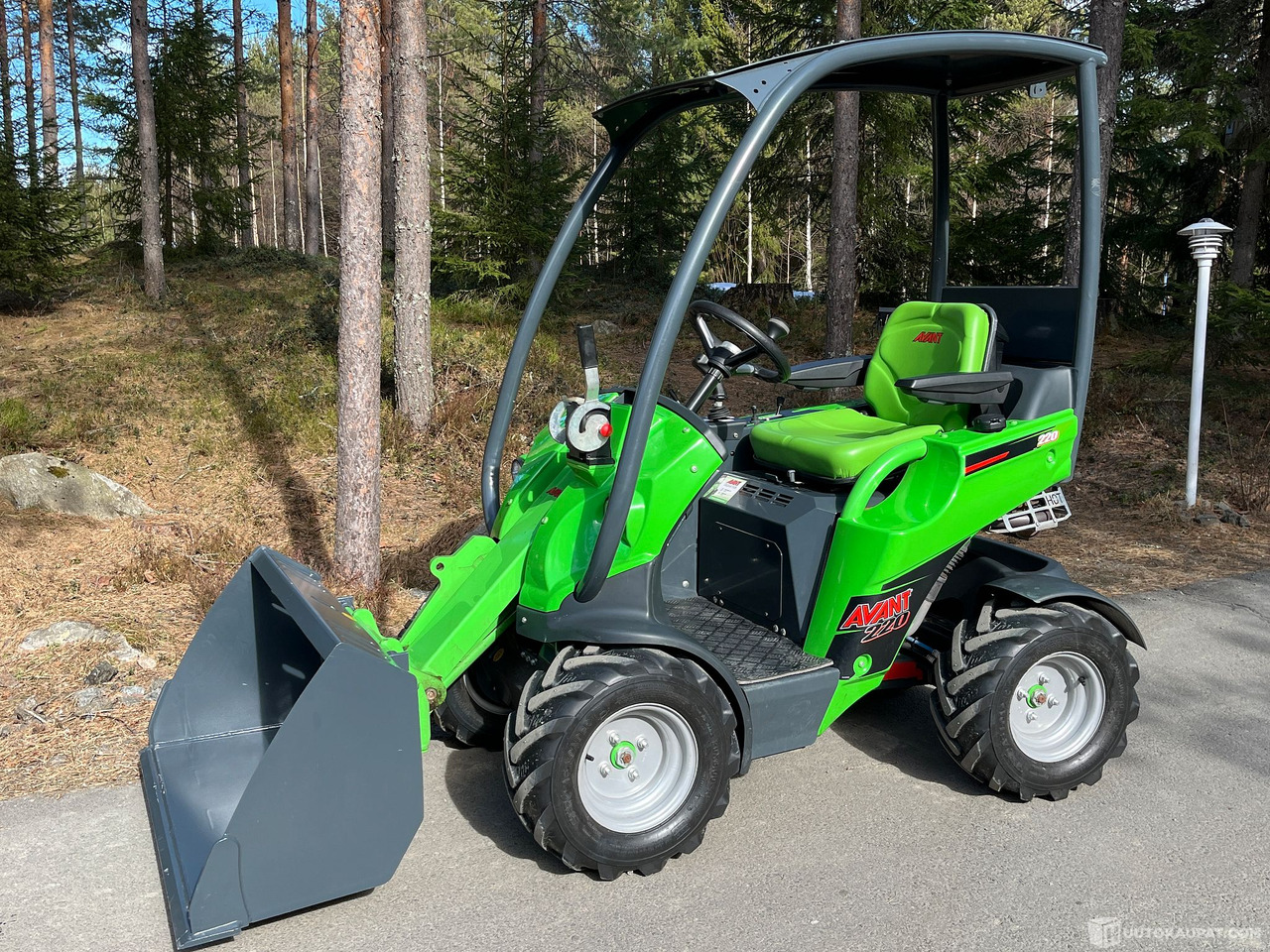 Avant 220 kahdella työlaitteella, 2021, vain 196h,, Jyväskylä - מעמיס קומפקטי: תמונה 2 Avant 220 kahdella työlaitteella, 2021, vain 196h,, Jyväskylä - מעמיס קומפקטי: תמונה 2