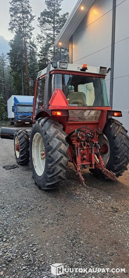 International 585XL, 1985, Diesel, 6 147 h Traktori, Kruunupyy - טרקטור חקלאי: תמונה 4 International 585XL, 1985, Diesel, 6 147 h Traktori, Kruunupyy - טרקטור חקלאי: תמונה 4