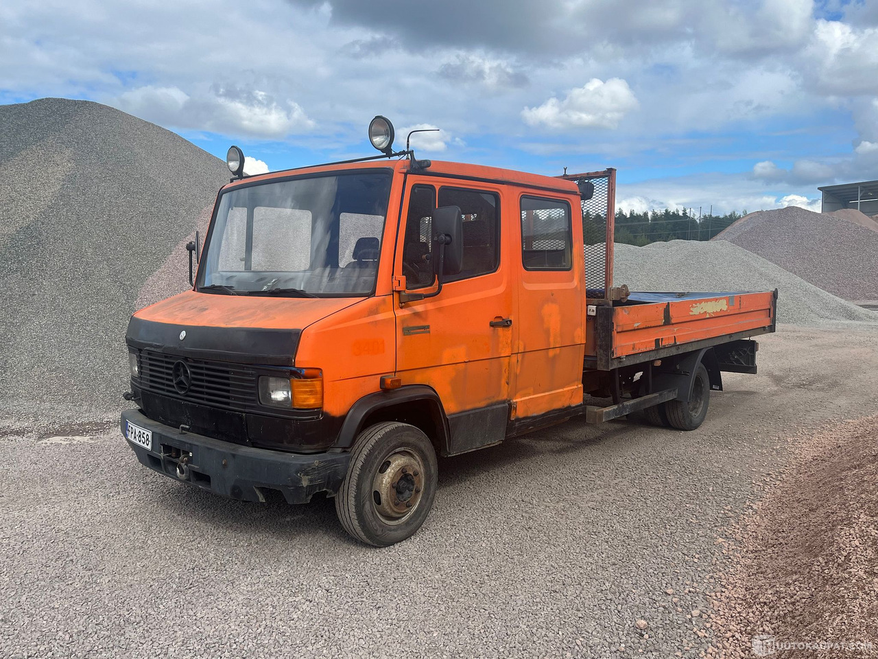 משאית Mercedes-Benz 609 D/425, Juuri leimattu, Tuusula: תמונה 1
