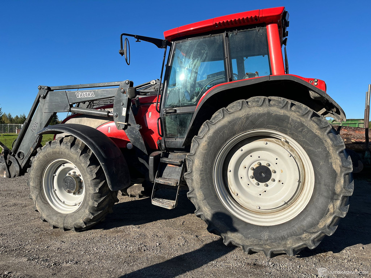 Valtra T190, etukuormaajalla, vm. 2003, Petäjävesi - מכונה חקלאית: תמונה 2 Valtra T190, etukuormaajalla, vm. 2003, Petäjävesi - מכונה חקלאית: תמונה 2