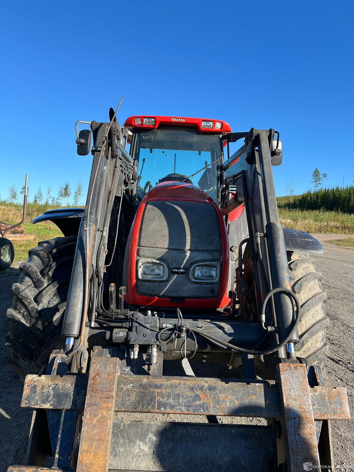 Valtra T190, etukuormaajalla, vm. 2003, Petäjävesi - מכונה חקלאית: תמונה 4 Valtra T190, etukuormaajalla, vm. 2003, Petäjävesi - מכונה חקלאית: תמונה 4