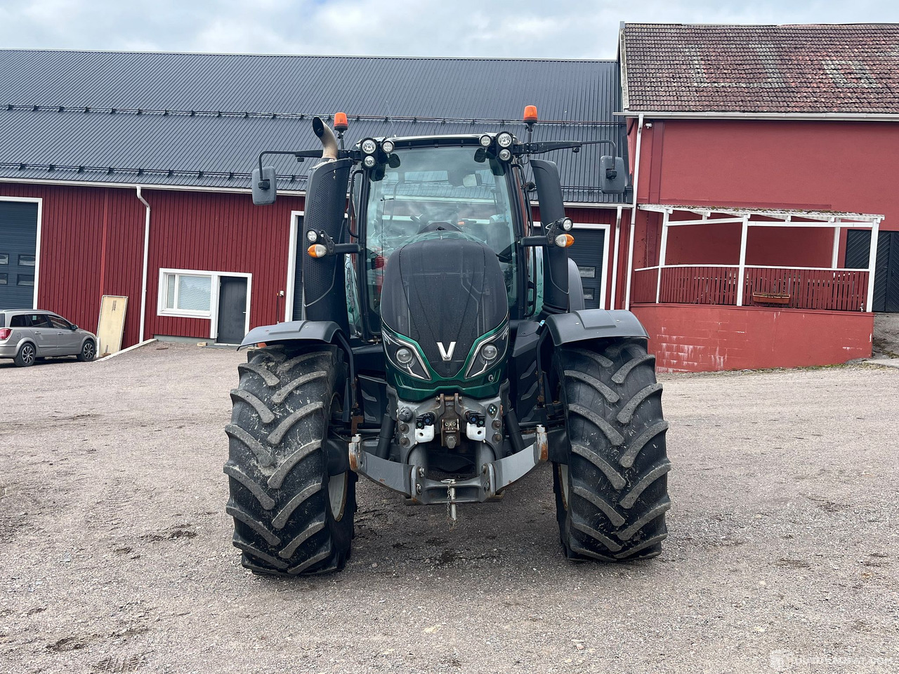 Valtra T234 Versu, traktori etunostolaitteella ja taakseajolaitteilla, 2015, Vantaa - טרקטור חקלאי: תמונה 2 Valtra T234 Versu, traktori etunostolaitteella ja taakseajolaitteilla, 2015, Vantaa - טרקטור חקלאי: תמונה 2