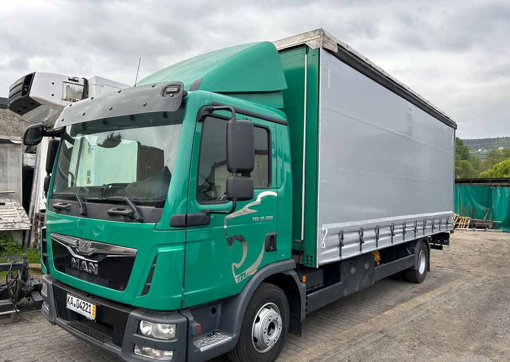 MAN TGL 12.250 6.2m AUTOMAT KLIMA z Niemiec ESP nowe opony EURO 6 / 4.75 rozstaw / zawiesie na wózek widłowy / TOP STAN / okazja nauka jazdy MOŻLIWOŚĆ DOSTOSOWANIA 12t - משאית וילונות צד: תמונה 3 MAN TGL 12.250 6.2m AUTOMAT KLIMA z Niemiec ESP nowe opony EURO 6 / 4.75 rozstaw / zawiesie na wózek widłowy / TOP STAN / okazja nauka jazdy MOŻLIWOŚĆ DOSTOSOWANIA 12t - משאית וילונות צד: תמונה 3