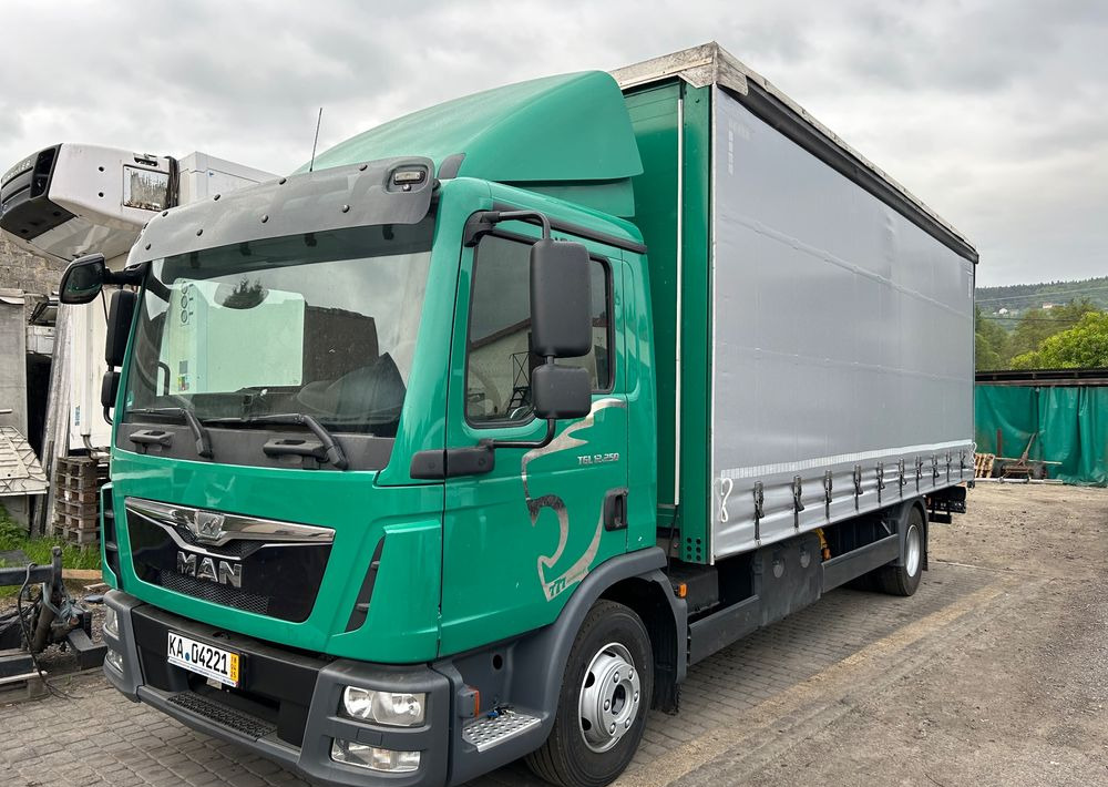 MAN TGL 12.250 6.2m AUTOMAT KLIMA z Niemiec ESP nowe opony EURO 6 / 4.75 rozstaw / zawiesie na wózek widłowy / TOP STAN / okazja nauka jazdy MOŻLIWOŚĆ DOSTOSOWANIA 12t - משאית וילונות צד: תמונה 1 MAN TGL 12.250 6.2m AUTOMAT KLIMA z Niemiec ESP nowe opony EURO 6 / 4.75 rozstaw / zawiesie na wózek widłowy / TOP STAN / okazja nauka jazdy MOŻLIWOŚĆ DOSTOSOWANIA 12t - משאית וילונות צד: תמונה 1